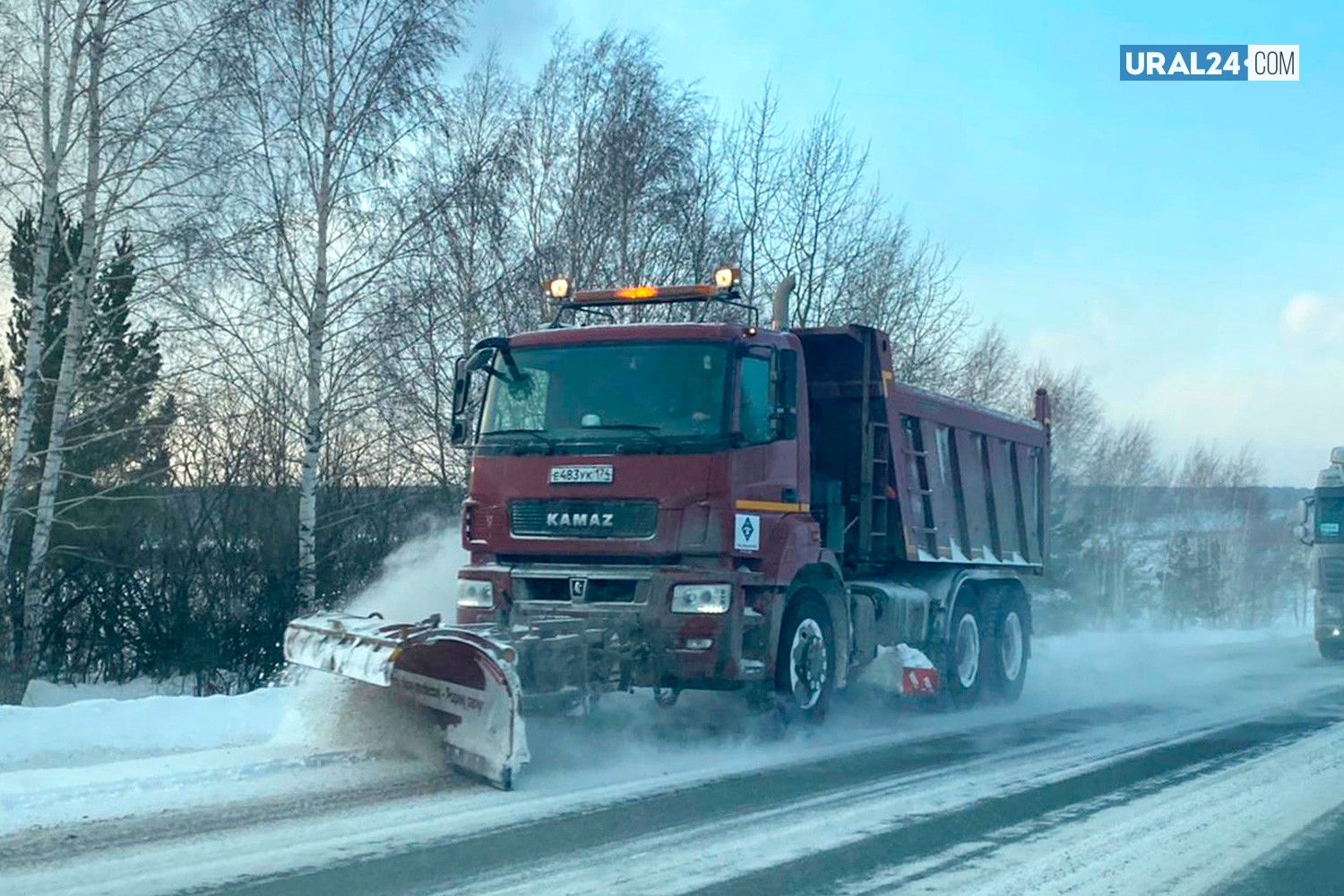 На дорогах Свердловской области и ХМАО введён режим повышенной готовности