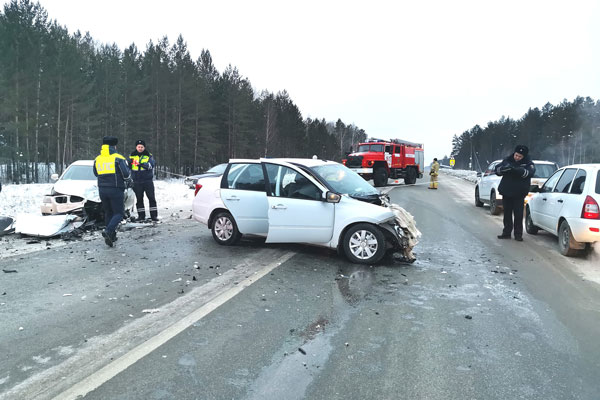 Под Екатеринбургом в ДТП погибли два человека