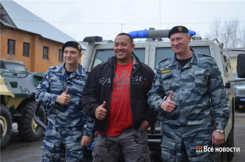 В гостях у бойцов нижнетагильского ОМОН побывал обладатель титула «Самый сильный человек России»