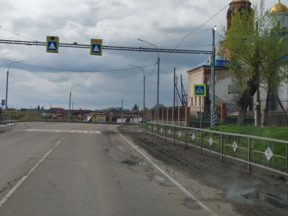 Пробило колёса машин — в селе под Каменском-Уральским нашли опасную дорогу  | На Урале в селе Покровском обнаружили опасную дорогу 