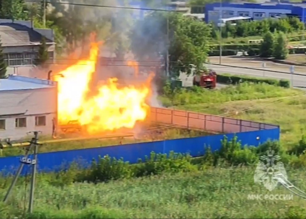 Пожар на газораспределительной подстанции в Кургане полностью потушен  | В Кургане потушили пожар на газораспределительной подстанции 