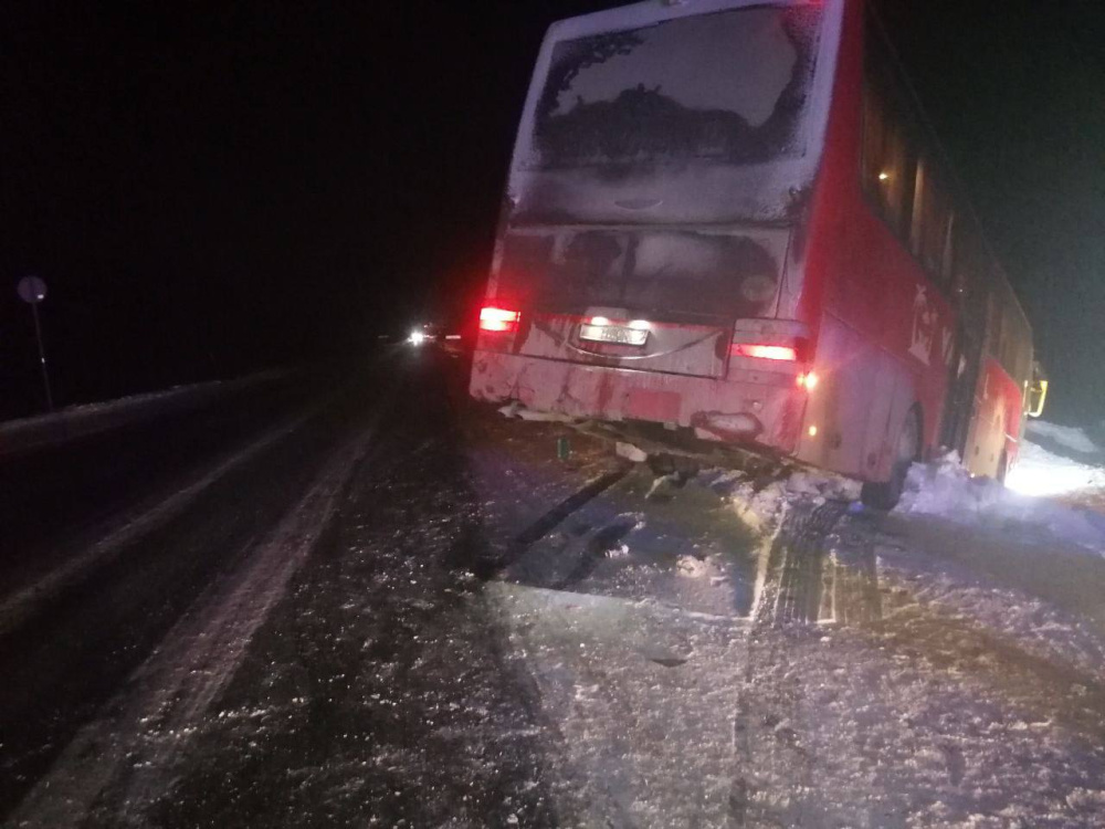 На трассе Тюмень — Ханты-Мансийск мужчина и женщина погибли после столкновения автобуса и «Лады Гранты» | Под Тюменью автобус и «Лада» столкнулись на трассе — двое погибли На трассе Тюмень — Ханты-Мансийск мужчина и женщина погибли после столкновения автобуса и «Лады Гранты» | Под Тюменью автобус и «Лада» столкнулись на трассе — двое погибли