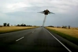 Полеты Су-24 и Ми-8 над автотрассами объявили тренировочными Полеты Су-24 и Ми-8 над автотрассами объявили тренировочными