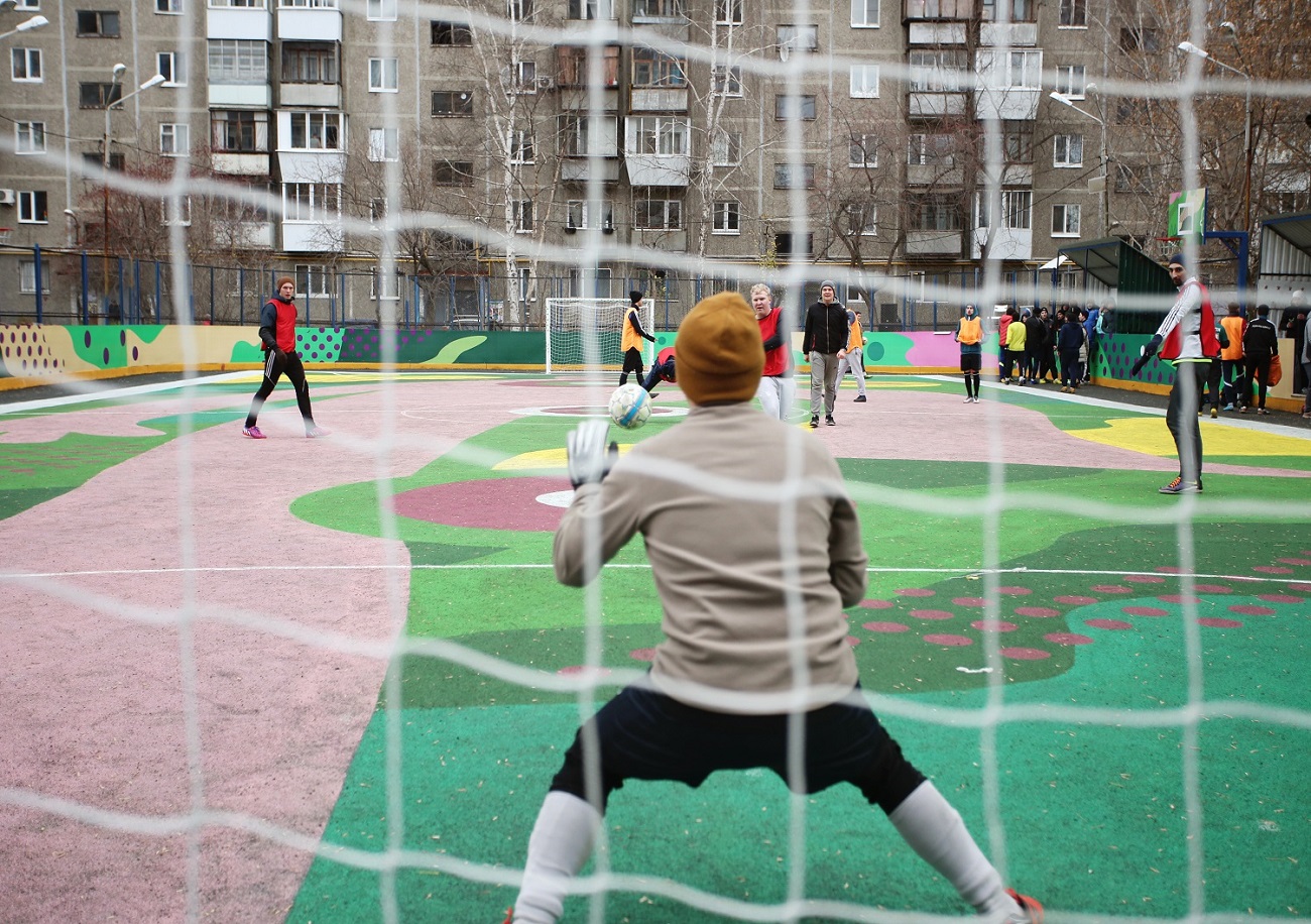 Футбол нон-стоп: 200 игроков оценили новую дизайнерскую коробку в Екатеринбурге