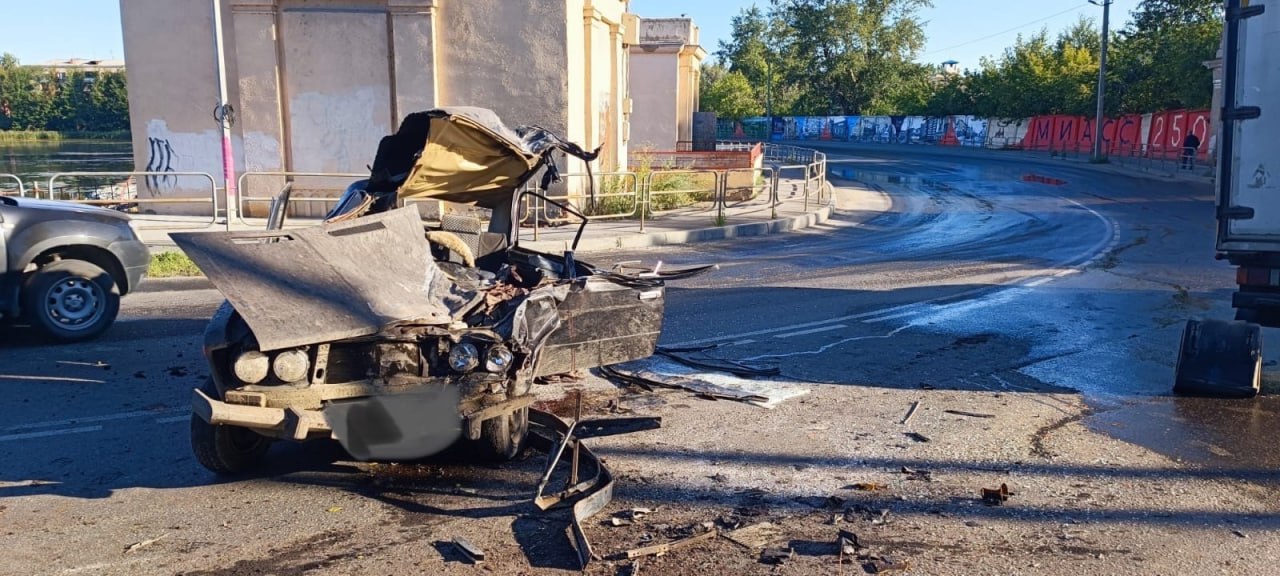 На Урале 16-летний подросток без водительских прав устроил аварию с тремя машинами