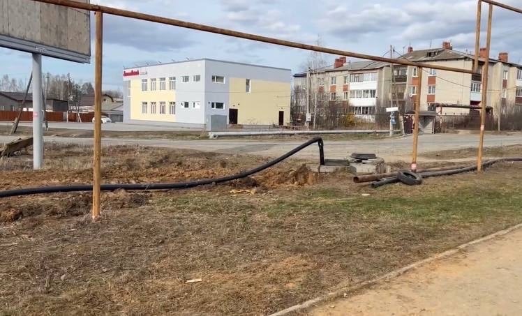 Власти с конца марта не могут решить для жителей свердловского села вопрос с водой Власти с конца марта не могут решить для жителей свердловского села вопрос с водой