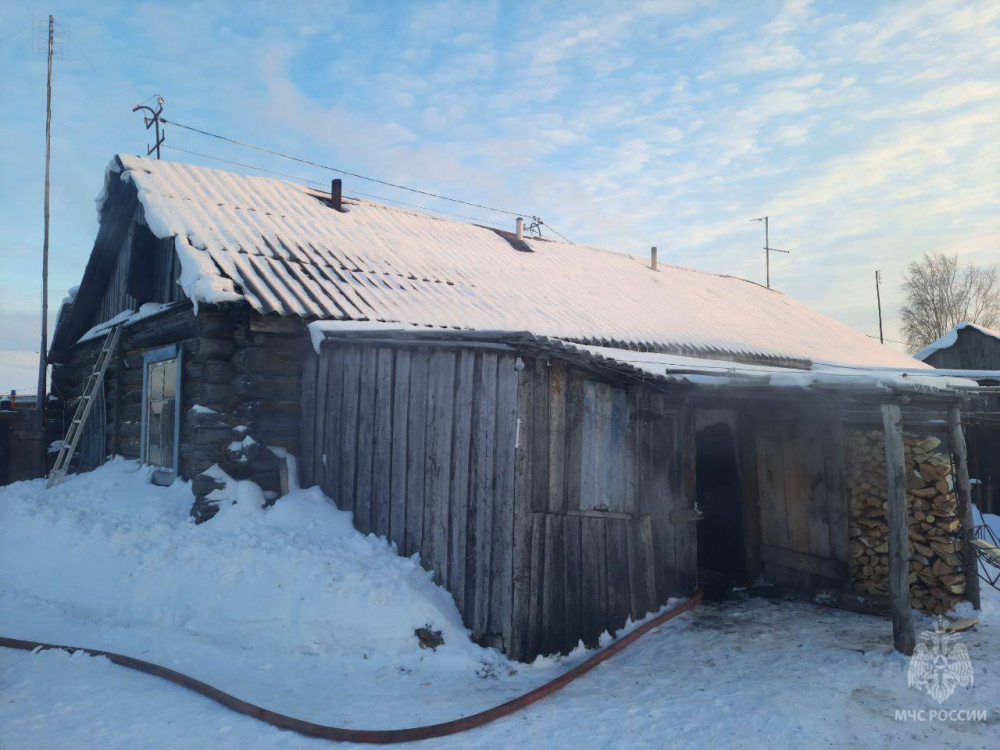 В тюменской деревне мужчина погиб при пожаре  | В Тюменской области человек погиб на пожаре 