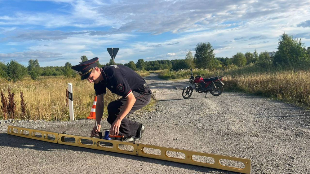 В ДТП на Урале разбился водитель мопеда  | Водитель мопеда погиб в ДТП на Урале 