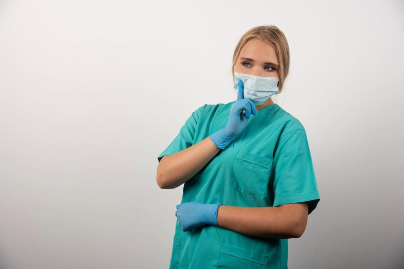 Курьером аферистов стала медсестра в Екатеринбурге — женщина забрала у пенсионера 1 млн рублей | Медсестра из Екатеринбурга стала дроппером и забрала у пенсионера 1 млн рублей Курьером аферистов стала медсестра в Екатеринбурге — женщина забрала у пенсионера 1 млн рублей | Медсестра из Екатеринбурга стала дроппером и забрала у пенсионера 1 млн рублей