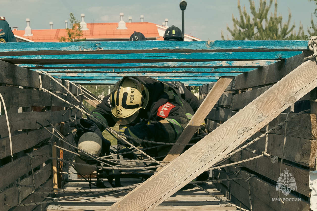 В Екатеринбурге стартовал смотр-конкурс на звание "Лучшее звено газодымозащитной службы Свердловской области" В Екатеринбурге стартовал смотр-конкурс на звание "Лучшее звено газодымозащитной службы Свердловской области"