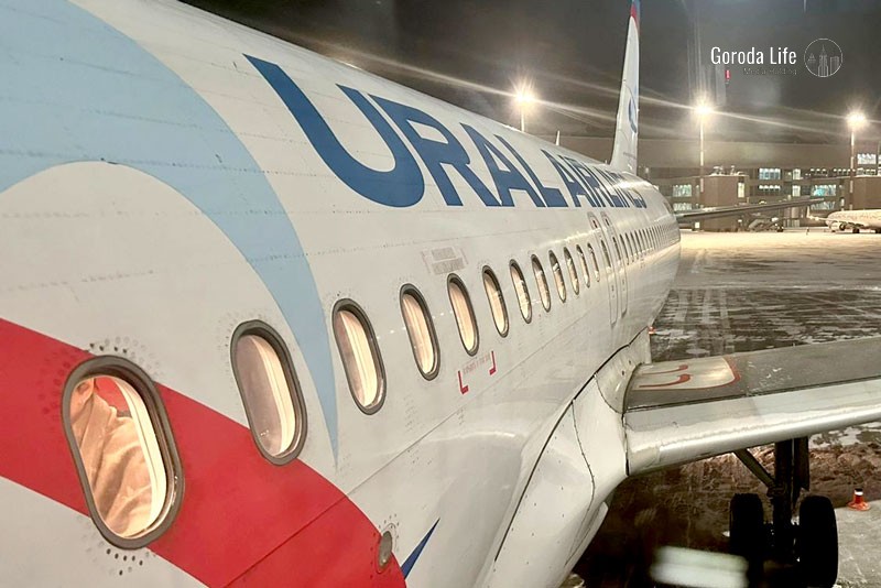 Airbus A321 "Уральских авиалиний" задерживается из-за поломки двигателя в Махачкале