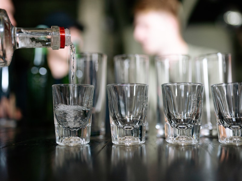 Лайфхаки от похмелья: что рекомендуют врачи и диетологи