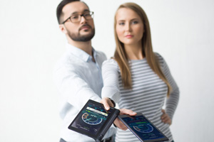 Недорогой смартфон и аккумулятор – главные летние покупки