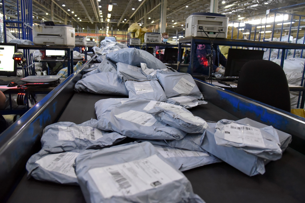 Уральцы резко нарастили объёмы покупок в зарубежных онлайн-магазинах | Таможня раскрыла, что уральцы покупают за рубежом