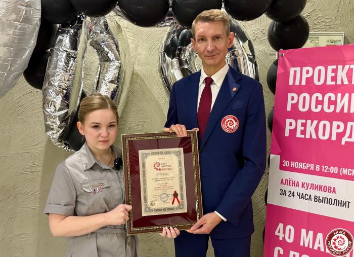 52 маникюра за 24 часа: российская мастерица побила рекорд | Мастер Анна Куликова сделала рекордные 52 маникюра за сутки