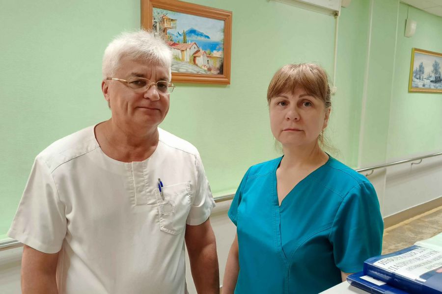 В Екатеринбурге врачи спасли 81-летнего мужчину, у которого выявили инсульт и инфаркт  | Уральские врачи спасли мужчину сразу от инфаркта и инсульта 